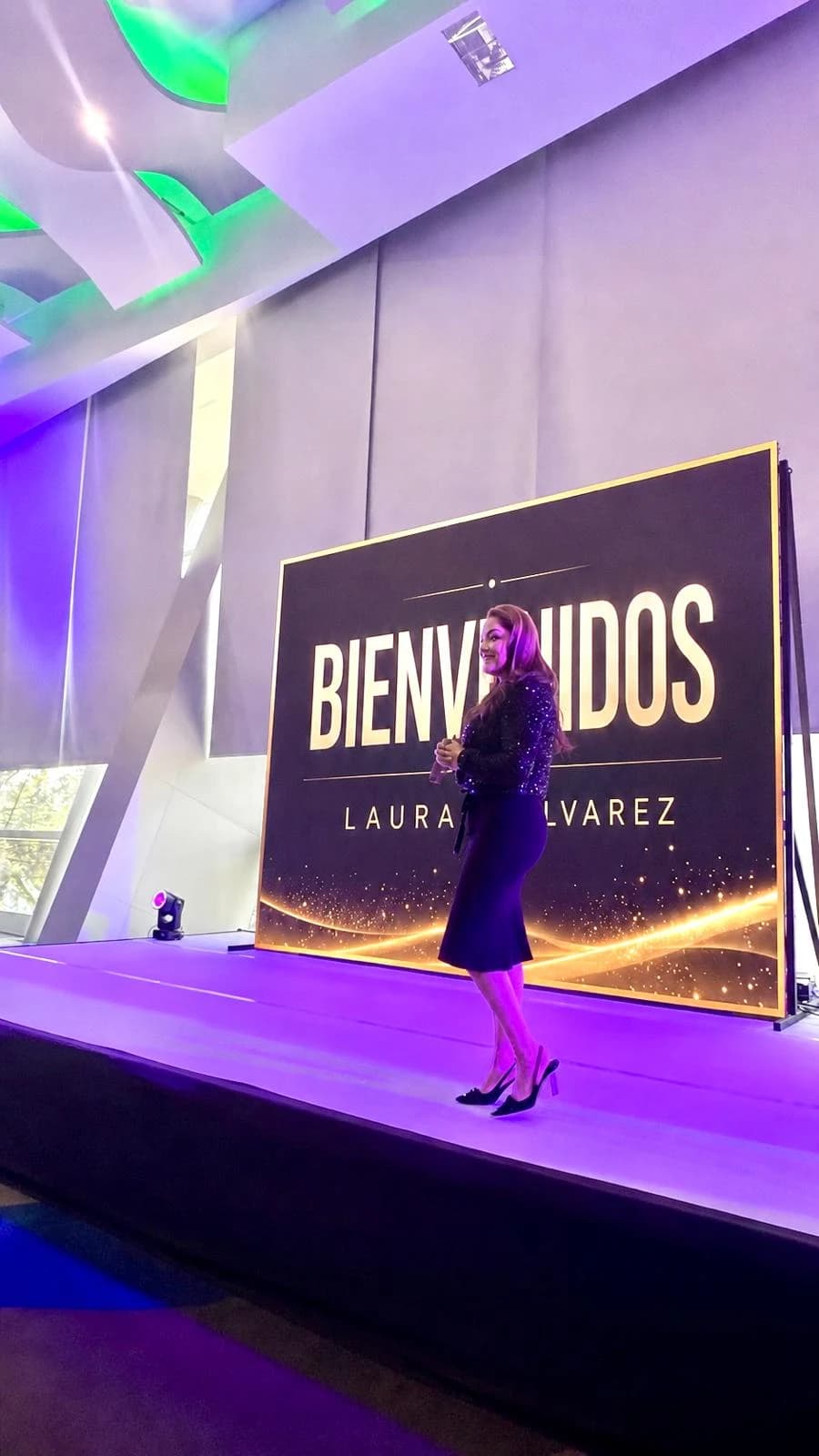 Laura Álvarez — Bienvenidos