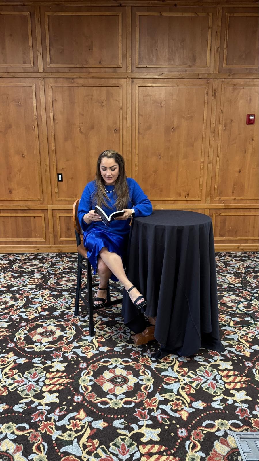 Laura Álvarez con Elígete en evento